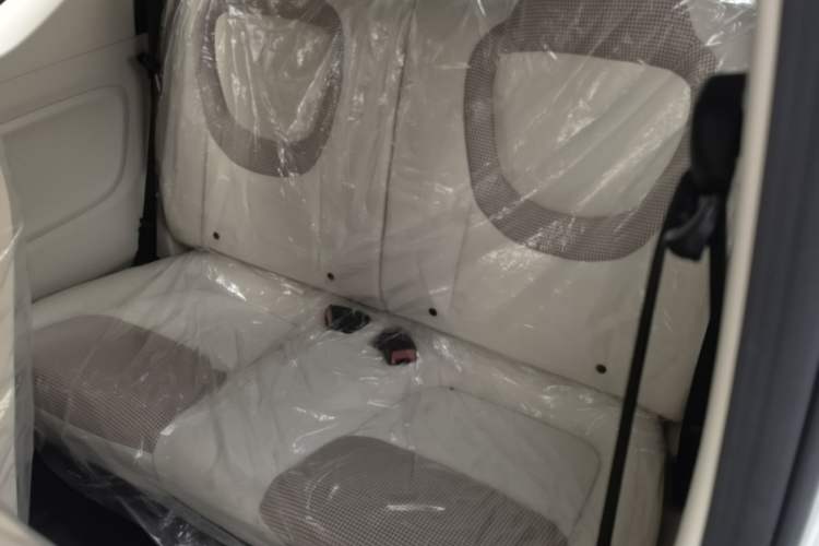 Used Wuling Hongguang MINIEV 2024 3rd Generation 215km Advanced Version Left Rear Seat
