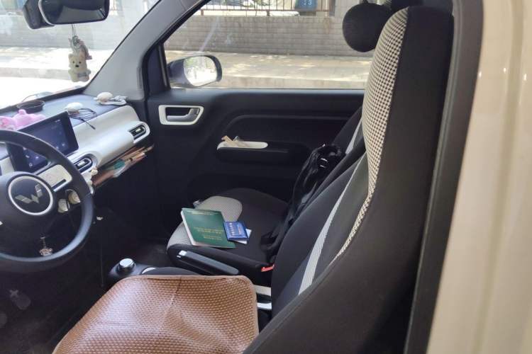 Used Wuling Hongguang MINIEV 2024 3rd Generation 215km Advanced Version Left Rear Seat