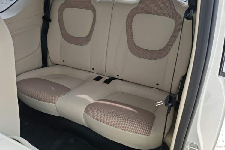 Used Wuling Hongguang MINIEV 2024 3rd Generation 215km Youth Edition Left Rear Seat