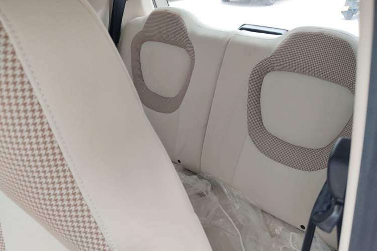 Used Wuling Hongguang MINIEV 2024 3rd Generation 215km Youth Edition Left Rear Seat