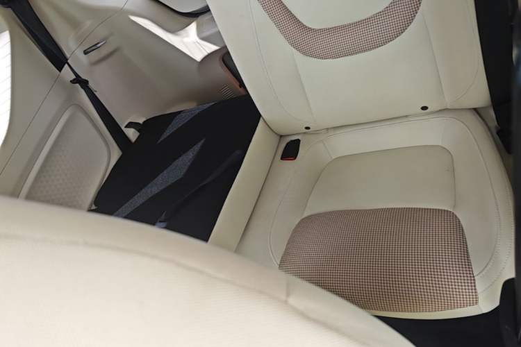 Used Wuling Hongguang MINIEV 2024 3rd Generation 215km Youth Edition Left Rear Seat