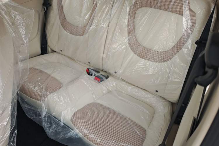 Used Wuling Hongguang MINIEV 2024 3rd Generation 215km Youth Edition Left Rear Seat