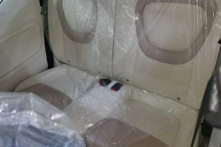 Used Wuling Hongguang MINIEV 2024 3rd Generation 215km Youth Edition Left Rear Seat