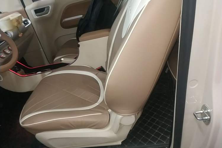 Used Wuling Hongguang MINIEV 2024 3rd Generation 215km Youth Edition Left Rear Seat