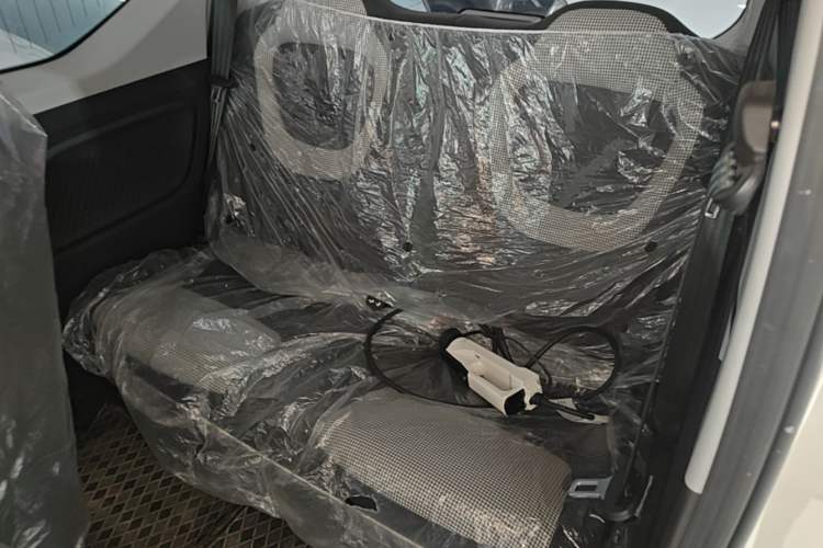 Used Wuling Hongguang MINIEV 2024 3rd Generation 215km Youth Edition Left Rear Seat
