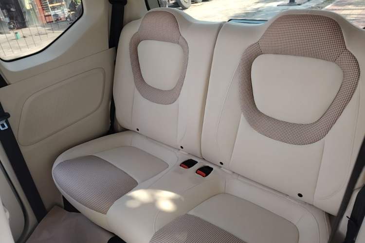 Used Wuling Hongguang MINIEV 2024 3rd Generation 215km Youth Edition Left Rear Seat