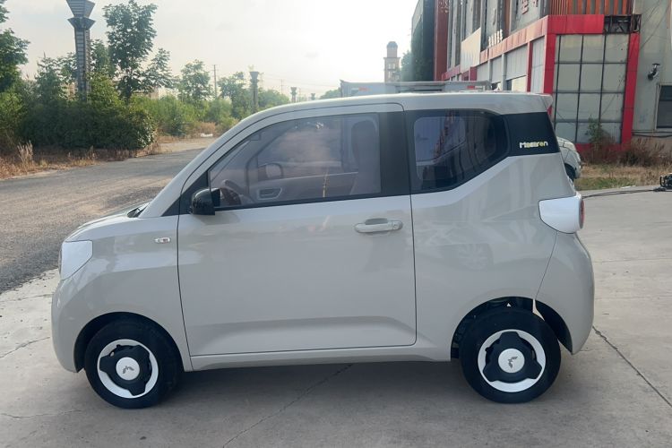 Used Wuling Hongguang MINIEV 2024 3rd Generation 215km Youth Edition Left Side