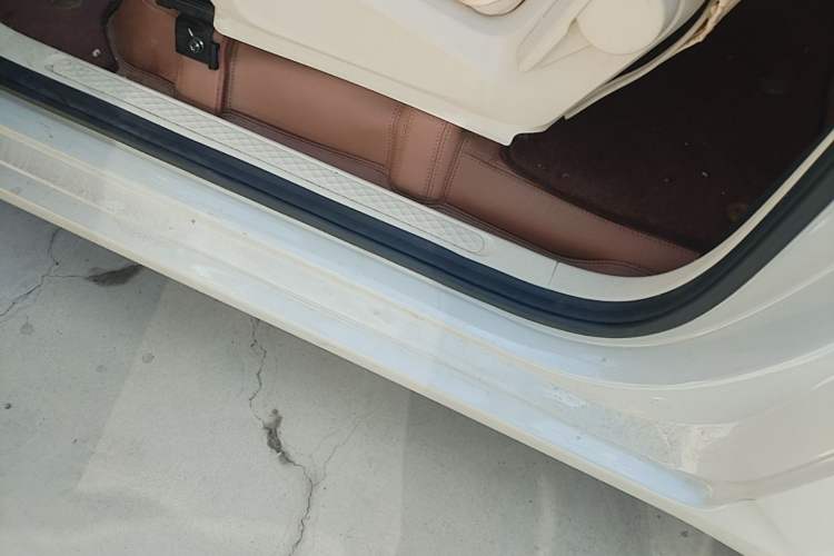 Used Wuling Hongguang MINIEV 2024 3rd Generation 215km Youth Edition Left Side Sill