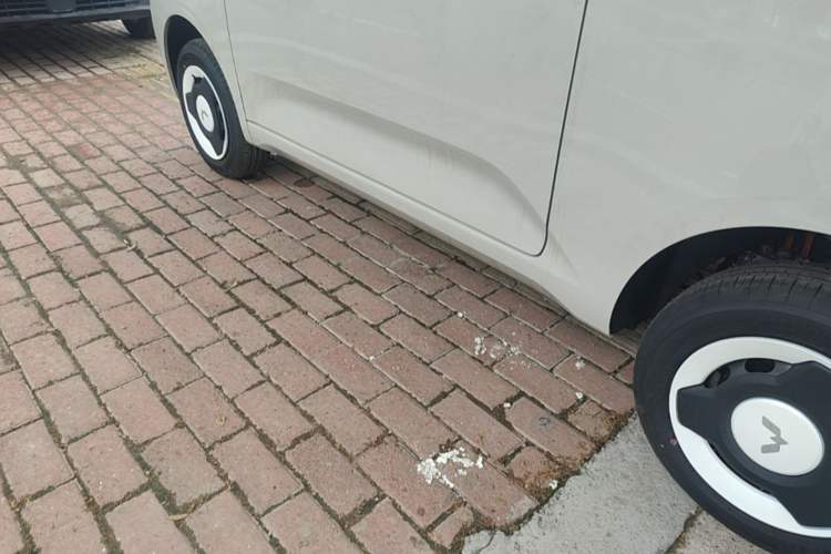 Used Wuling Hongguang MINIEV 2024 3rd Generation 215km Youth Edition Left Side Sill