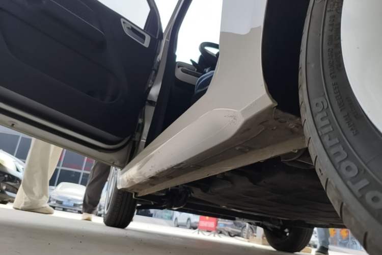 Used Wuling Hongguang MINIEV 2024 3rd Generation 215km Youth Edition Left Side Sill