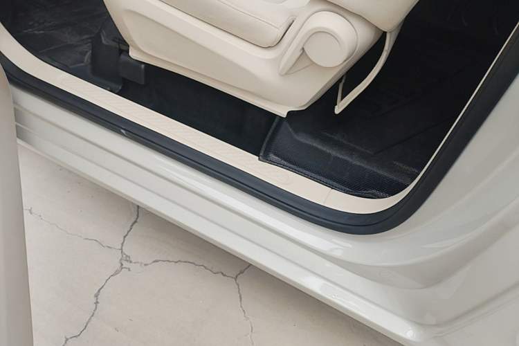 Used Wuling Hongguang MINIEV 2024 3rd Generation 215km Youth Edition Left Side Sill