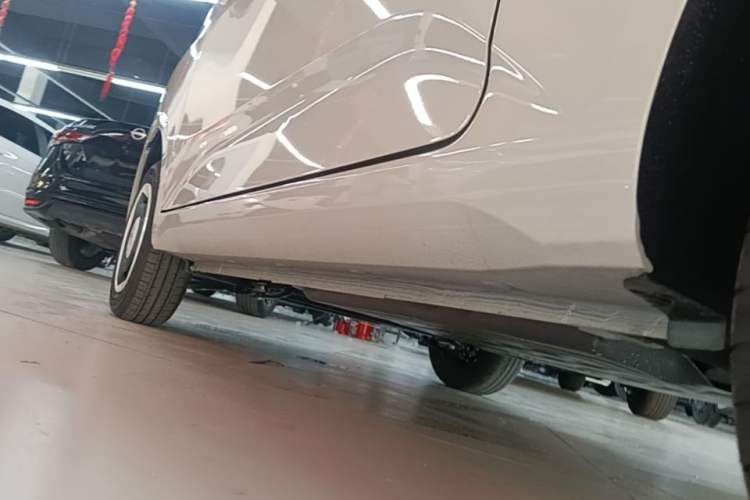 Used Wuling Hongguang MINIEV 2024 3rd Generation 215km Youth Edition Left Side Sill