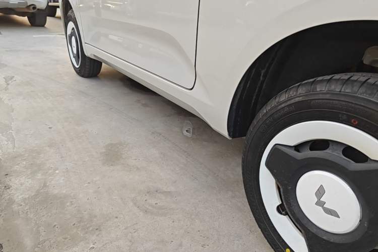 Used Wuling Hongguang MINIEV 2024 3rd Generation 215km Youth Edition Left Side Sill