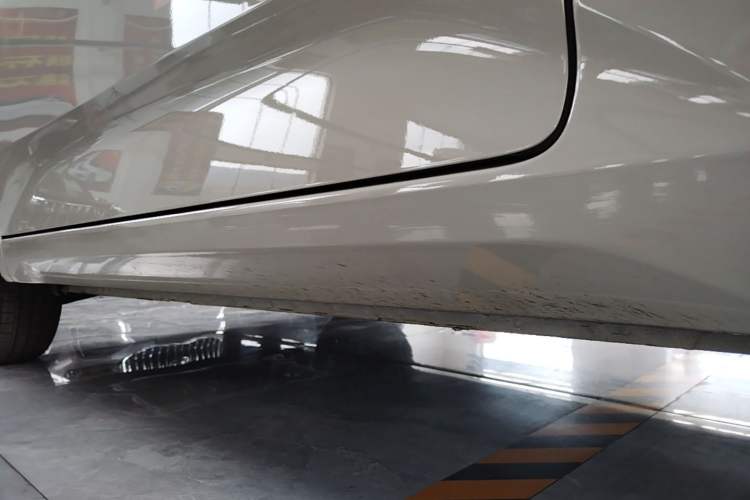 Used Wuling Hongguang MINIEV 2024 3rd Generation 215km Youth Edition Left Side Sill