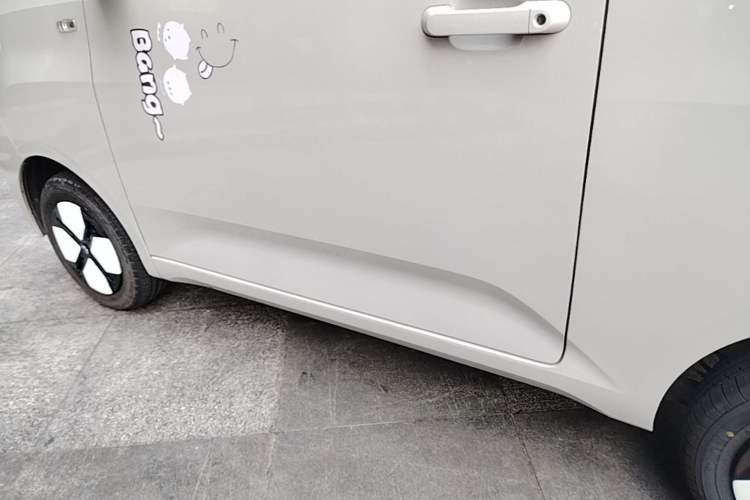 Used Wuling Hongguang MINIEV 2024 3rd Generation 215km Advanced Version Left Side Sill