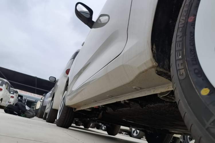 Used Wuling Hongguang MINIEV 2024 3rd Generation 215km Youth Edition Left Side Sill