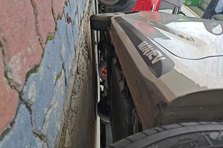 Used Wuling Hongguang MINIEV 2024 3rd Generation 215km Youth Edition Left Side Sill