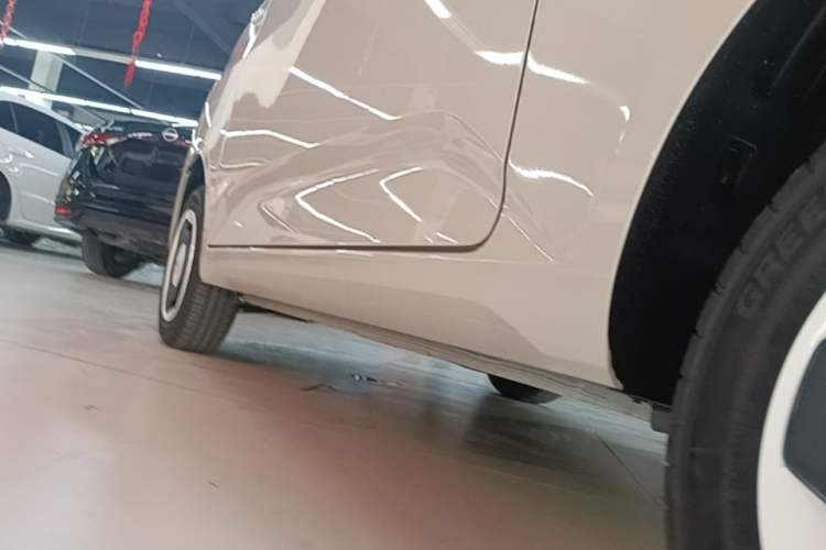 Used Wuling Hongguang MINIEV 2024 3rd Generation 215km Youth Edition Left Side Sill