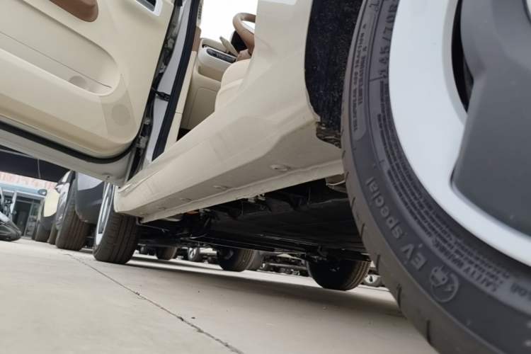 Used Wuling Hongguang MINIEV 2024 3rd Generation 215km Youth Edition Left Side Sill