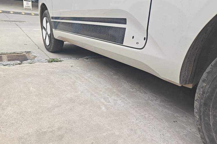 Used Wuling Hongguang MINIEV 2024 3rd Generation 215km Advanced Version Left Side Sill