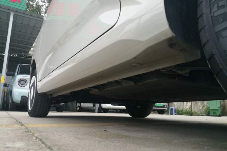 Used Wuling Hongguang MINIEV 2024 3rd Generation 215km Youth Edition Left Side Sill