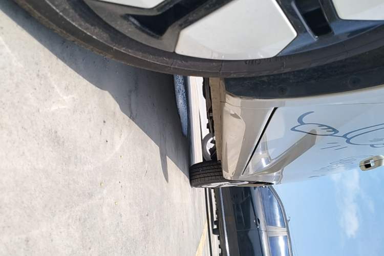 Used Wuling Hongguang MINIEV 2024 3rd Generation 215km Advanced Version Left Side Sill