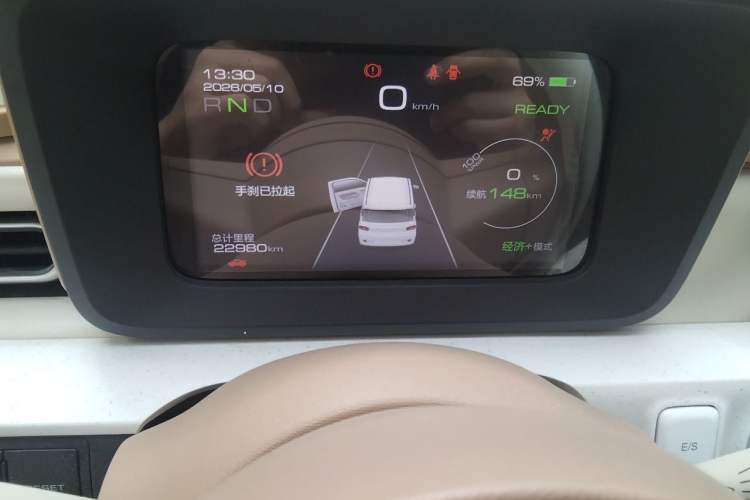 Used Wuling Hongguang MINIEV 2024 3rd Generation 215km Advanced Version Odometer Close Up
