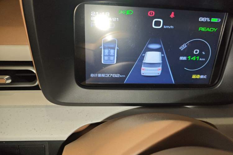 Used Wuling Hongguang MINIEV 2024 3rd Generation 215km Advanced Version Odometer Close Up
