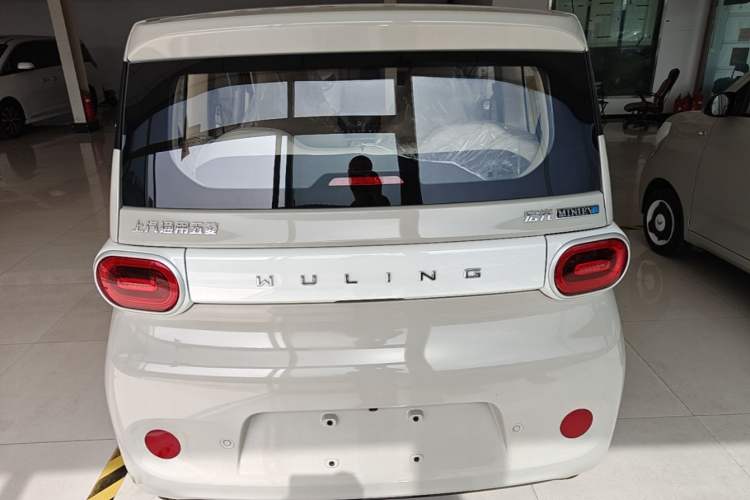 Used Wuling Hongguang MINIEV 2024 3rd Generation 215km Youth Edition Rear