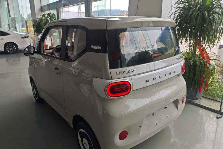 Used Wuling Hongguang MINIEV 2024 3rd Generation 215km Youth Edition Rear Left 45 Deg