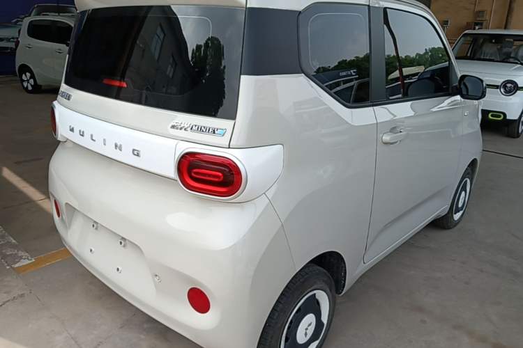 Used Wuling Hongguang MINIEV 2024 3rd Generation 215km Youth Edition Rear Right 45 Deg