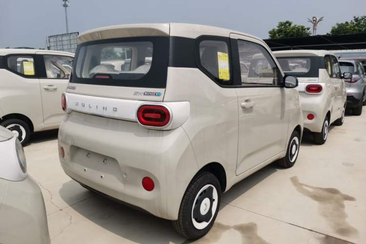 Used Wuling Hongguang MINIEV 2024 3rd Generation 215km Youth Edition Rear Right 45 Deg