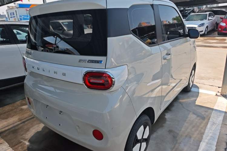 Used Wuling Hongguang MINIEV 2024 3rd Generation 215km Advanced Version Rear Right 45 Deg