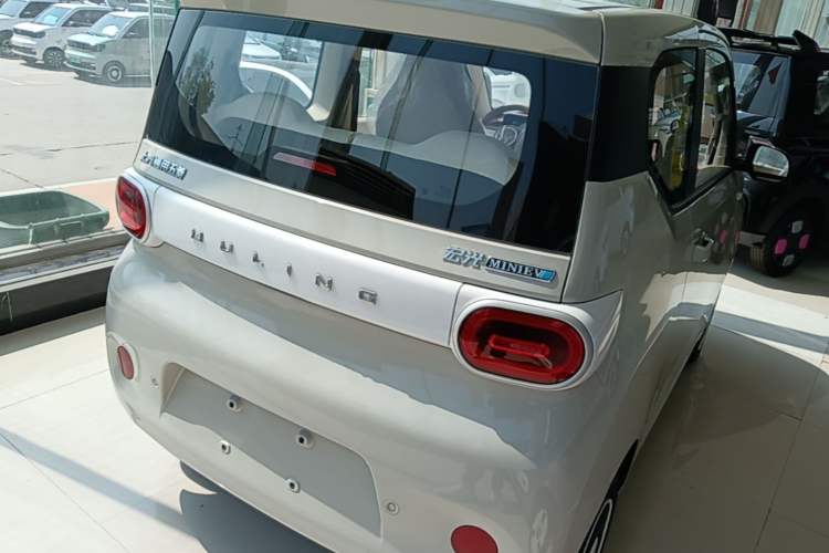 Used Wuling Hongguang MINIEV 2024 3rd Generation 215km Youth Edition Rear Right 45 Deg
