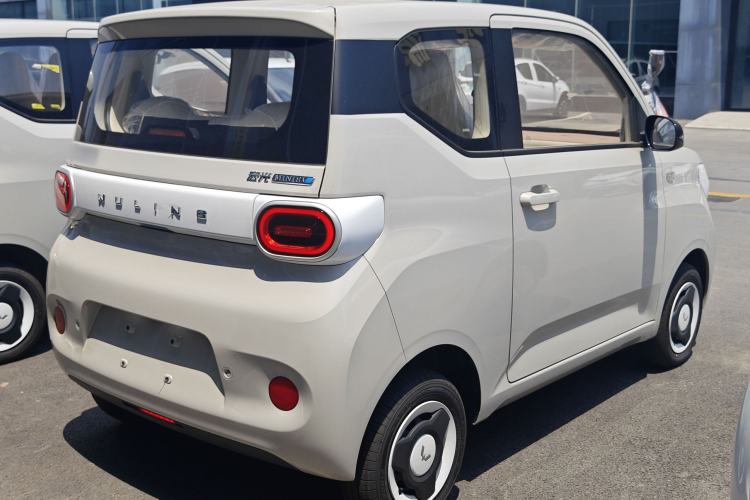 Used Wuling Hongguang MINIEV 2024 3rd Generation 215km Youth Edition Rear Right 45 Deg