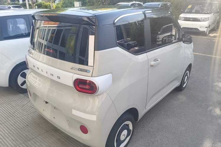 Used Wuling Hongguang MINIEV 2024 3rd Generation 215km Youth Edition Rear Right 45 Deg