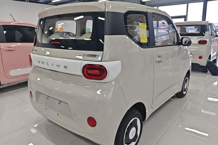 Used Wuling Hongguang MINIEV 2024 3rd Generation 215km Youth Edition Rear Right 45 Deg