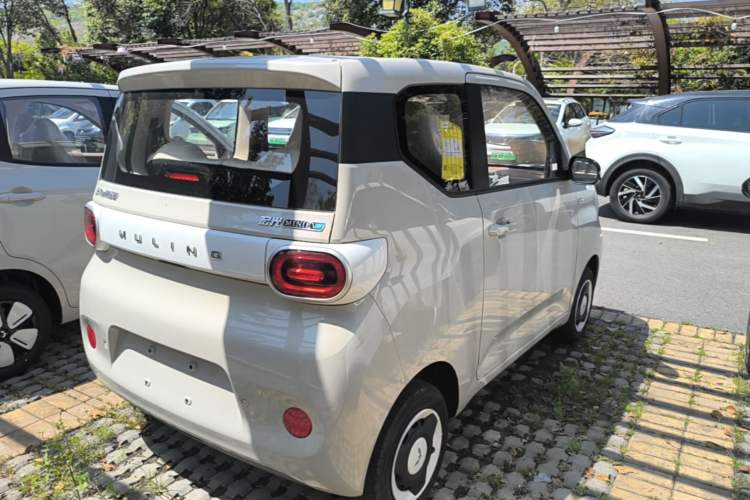 Used Wuling Hongguang MINIEV 2024 3rd Generation 215km Youth Edition Rear Right 45 Deg