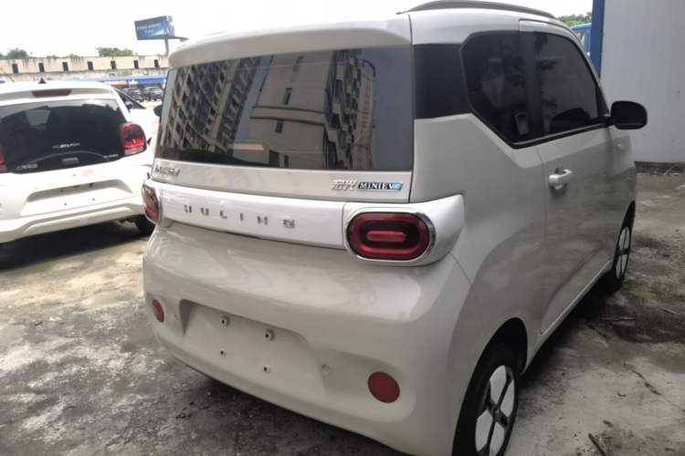 Used Wuling Hongguang MINIEV 2024 3rd Generation 215km Advanced Version Rear Right 45 Deg