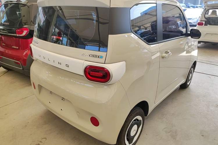 Used Wuling Hongguang MINIEV 2024 3rd Generation 215km Youth Edition Rear Right 45 Deg