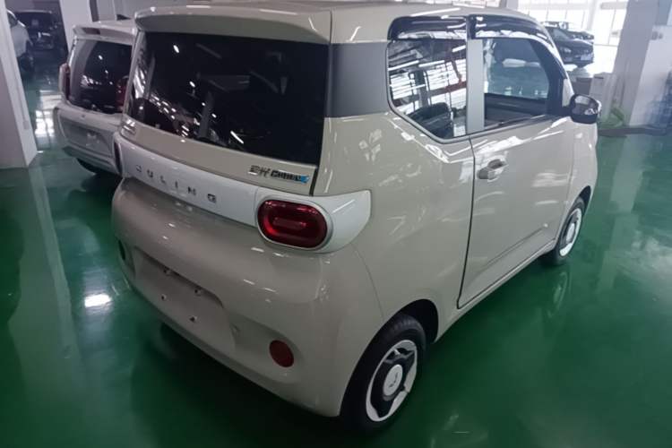 Used Wuling Hongguang MINIEV 2024 3rd Generation 215km Youth Edition Rear Right 45 Deg