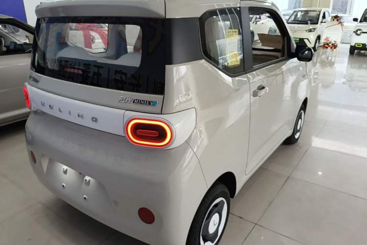 Used Wuling Hongguang MINIEV 2024 3rd Generation 215km Youth Edition Rear Right 45 Deg