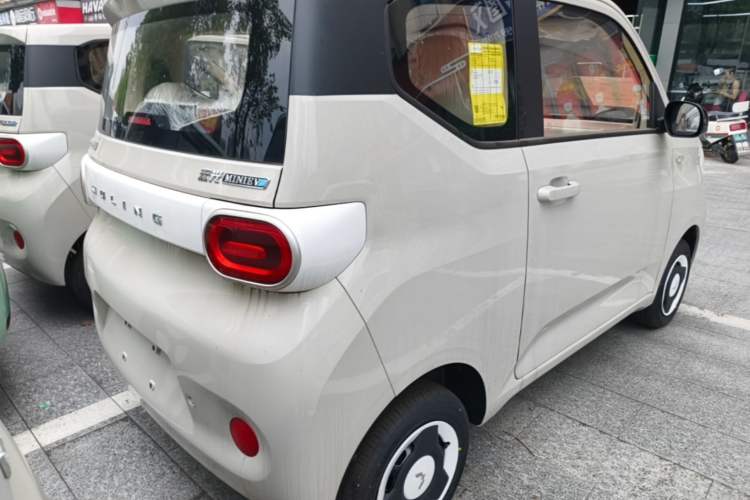 Used Wuling Hongguang MINIEV 2024 3rd Generation 215km Youth Edition Rear Right 45 Deg