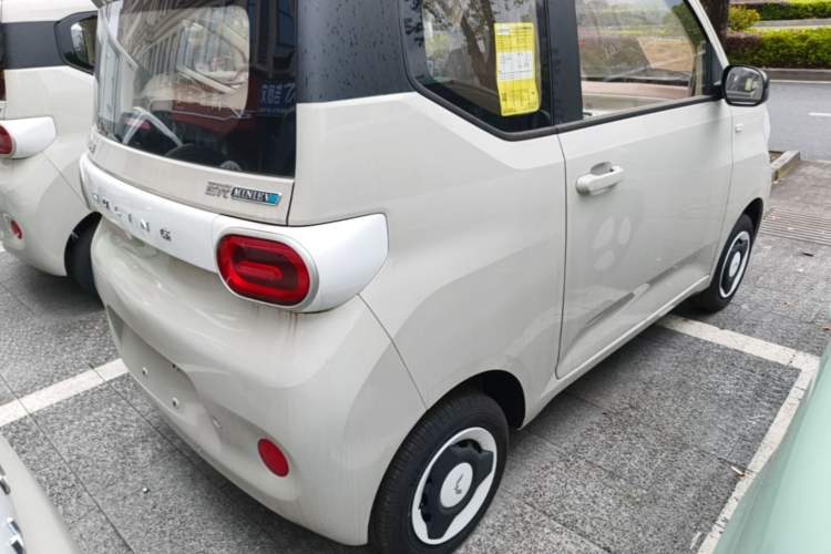 Used Wuling Hongguang MINIEV 2024 3rd Generation 215km Youth Edition Rear Right 45 Deg