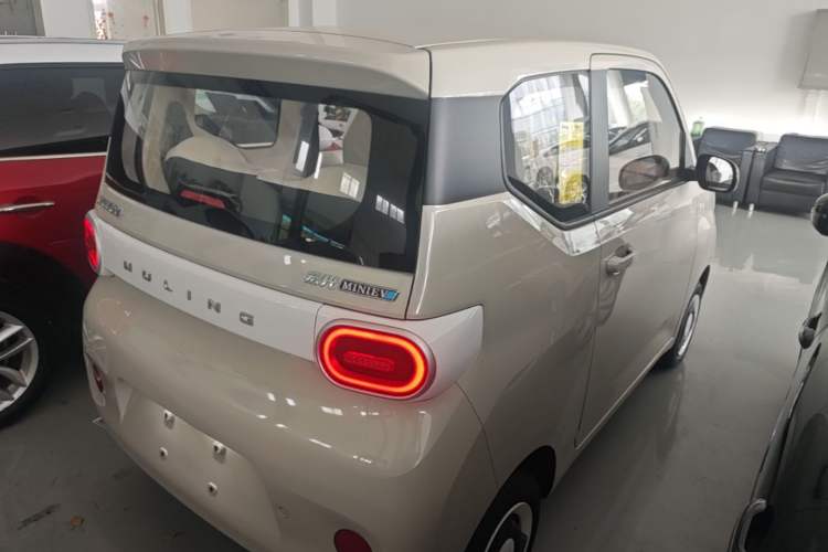 Used Wuling Hongguang MINIEV 2024 3rd Generation 215km Youth Edition Rear Right 45 Deg