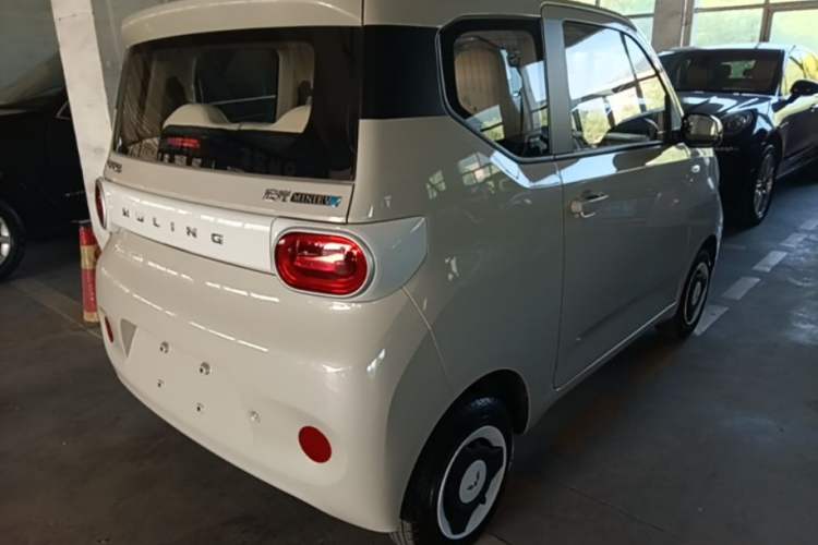 Used Wuling Hongguang MINIEV 2024 3rd Generation 215km Youth Edition Rear Right 45 Deg