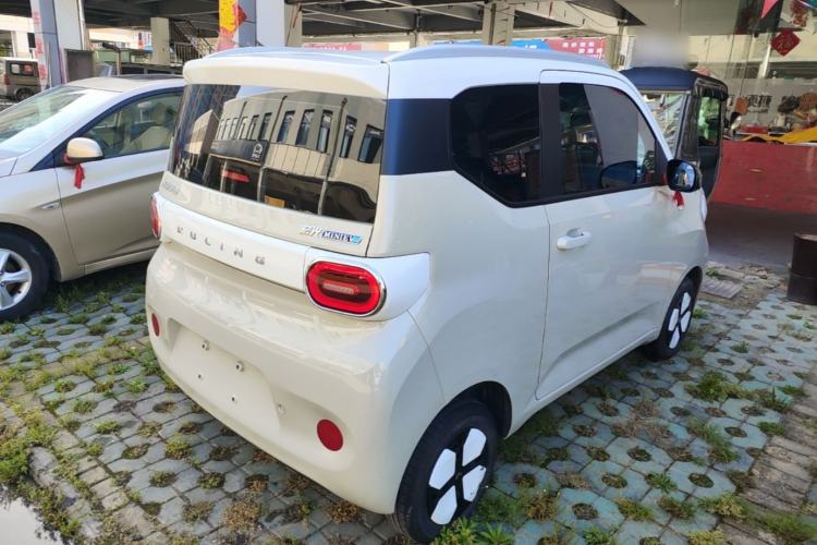 Used Wuling Hongguang MINIEV 2024 3rd Generation 215km Advanced Version Rear Right 45 Deg