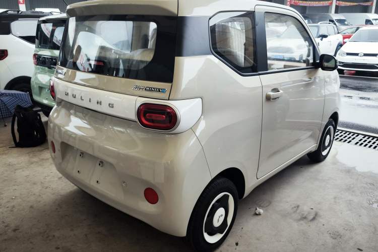 Used Wuling Hongguang MINIEV 2024 3rd Generation 215km Youth Edition Rear Right 45 Deg
