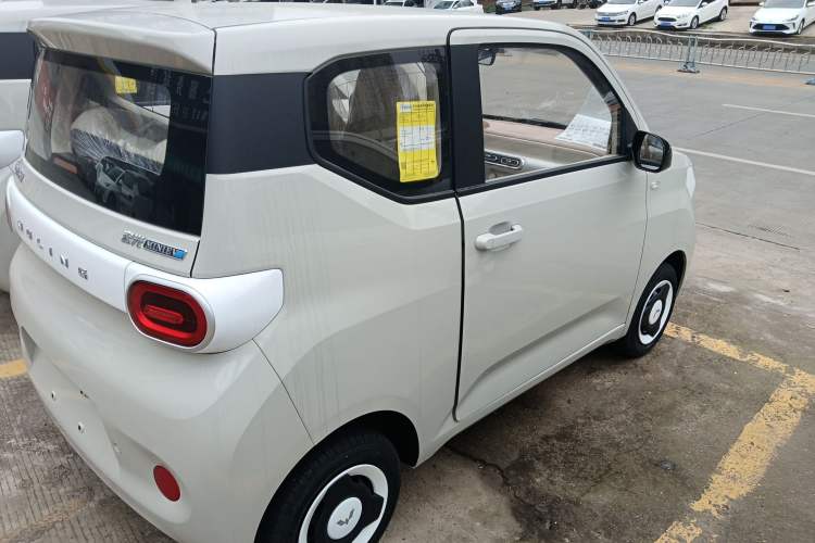 Used Wuling Hongguang MINIEV 2024 3rd Generation 215km Youth Edition Rear Right 45 Deg