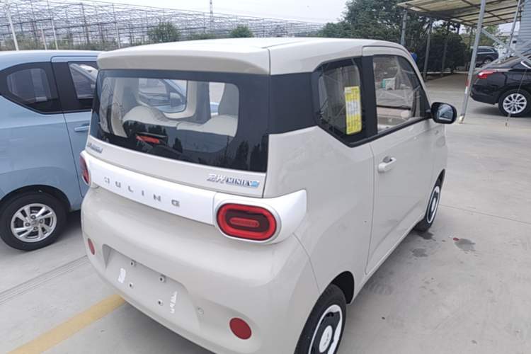 Used Wuling Hongguang MINIEV 2024 3rd Generation 215km Youth Edition Rear Right 45 Deg